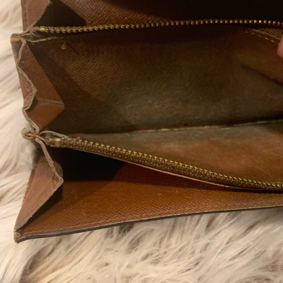 LV Women’s Vintage Authentic Wallet - Picture 9 of 9